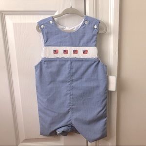 Petit Bebe NWT Boys Short-all Smocked American Flag 2T